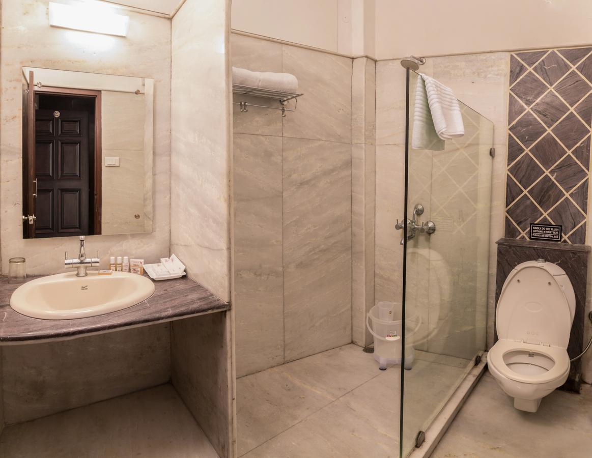 Hotel Seven Oaks Dehradun Extérieur photo
