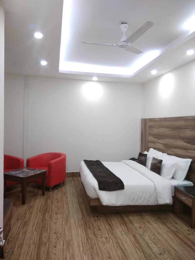 Hotel Seven Oaks Dehradun Extérieur photo