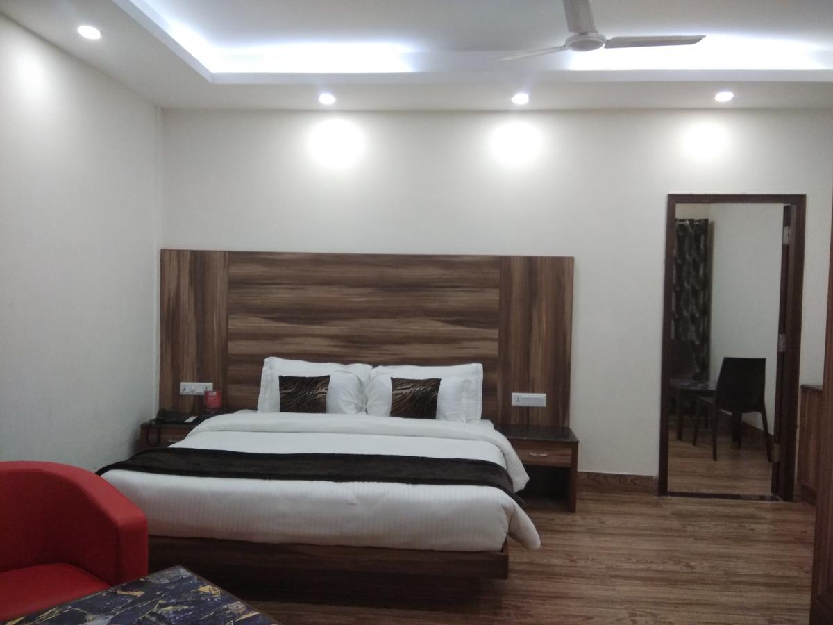 Hotel Seven Oaks Dehradun Extérieur photo