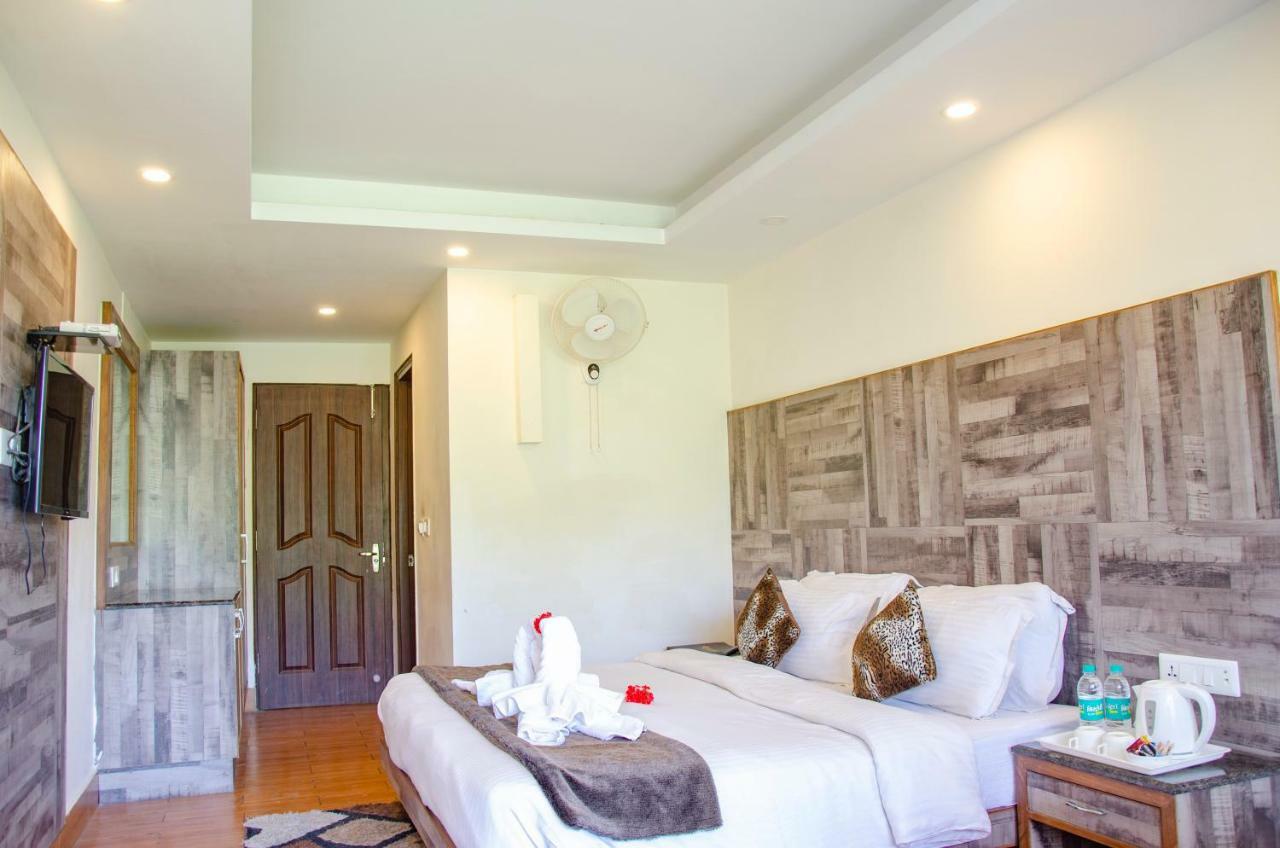Hotel Seven Oaks Dehradun Extérieur photo