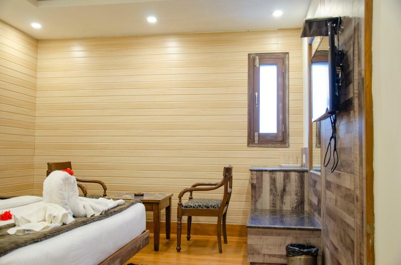 Hotel Seven Oaks Dehradun Extérieur photo